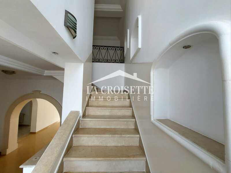 Villa S+5 à La Soukra